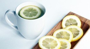 Uje i Ngroht Me Limon – Pse Duhet Te Pish